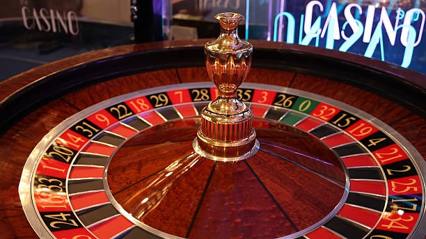 kingslot88 interface showing football sportsbook and Dream Gaming live tables side by side